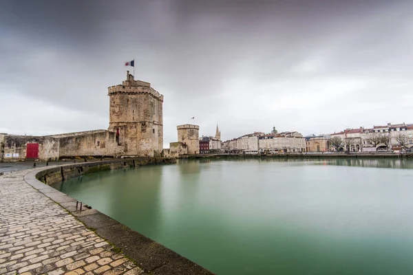 Viejas torres de fortaleza en La Rochelle, Francia —  Fotos de Stock