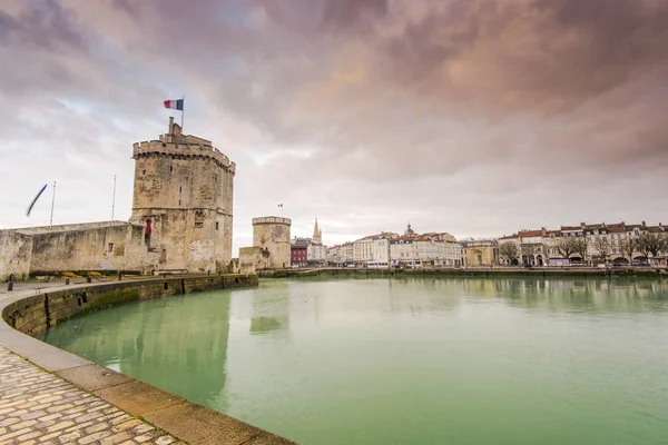Viejas torres de fortaleza en La Rochelle, Francia —  Fotos de Stock