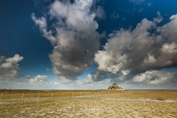 Opatství Mont Saint Michel ve Francii — Stock fotografie