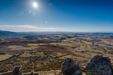 Antik Ortaçağ Loarre knight'ın Kalesi: İspanya güneşli kış gününde görüntülemek