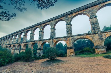 Aqueducte Roma köprüsü Tarragona, İspanya. Şeytan Köprüsü veya Les Ferreres su kemeri del Diable