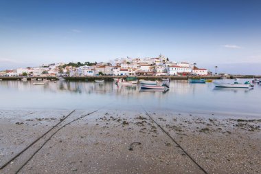 Ferragudo Köyü yansıma Bay, Portekiz