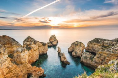 Ponta da Piedade, Algarve, Portekiz 'de güzel bir gün doğumu