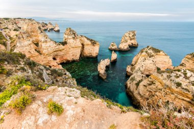 Portekiz Algarve kıyısında gizli plaj