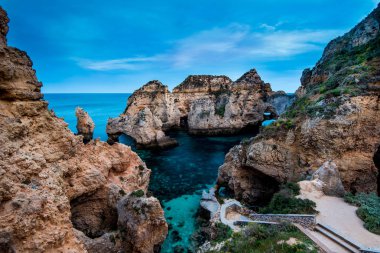 Ponta da Piedade Lagos, Algarve, Portekiz 'de doğal bir dönüm noktası