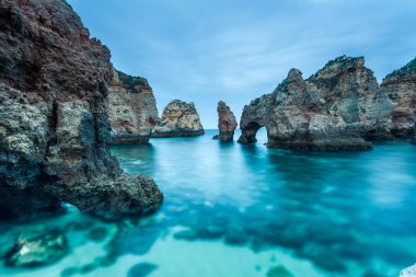 Ponta da Piedade Lagos, Algarve, Portekiz 'de doğal bir dönüm noktası