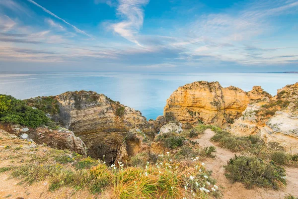 Beautiful sunrise over Ponta da Piedade, Algarve, Portugal — стоковое фото