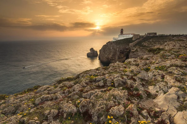 Vuurtoren op cabo de São vicente, algarve, portugal. — Stockfoto