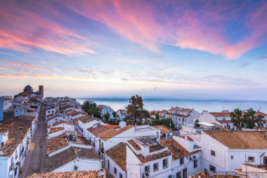 Altea beyaz evler Costa Blanca, İspanya içinde gün batımında