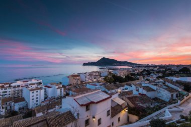 Panoramik vista balkon Altea, İspanya
