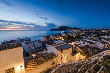 Altea beyaz evler Costa Blanca, İspanya içinde gün batımında