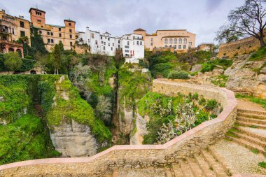 Ronda, İspanya uçurum asılı evleri