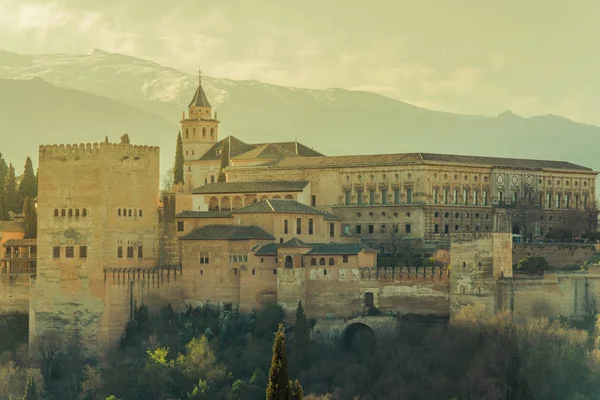 Дворец Альгамбра в Гранаде — стоковое фото