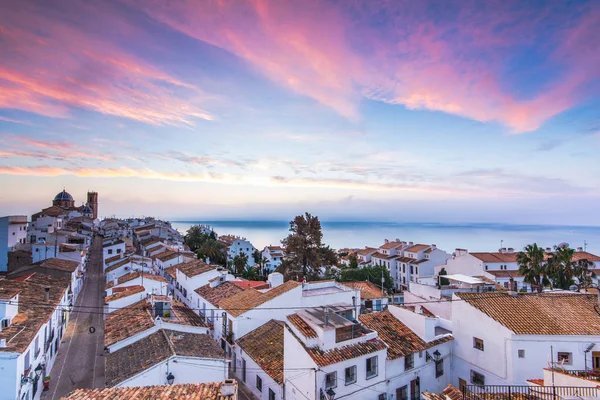 Altea λευκά σπίτια στο ηλιοβασίλεμα σε Κόστα Μπλάνκα, Ισπανία — Φωτογραφία Αρχείου