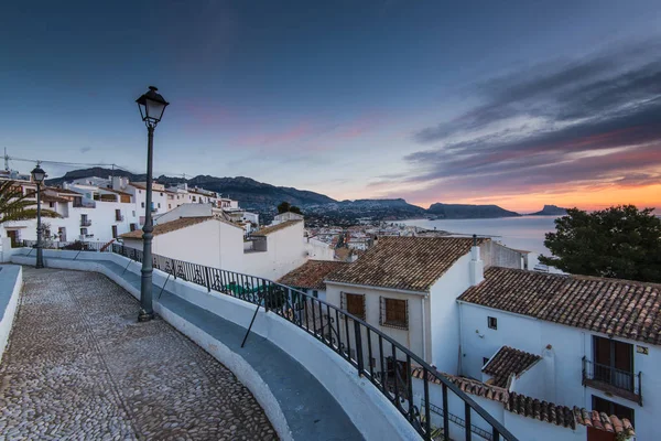 Bílé domy s terakotové střechou v Costa Blanca — Stock fotografie