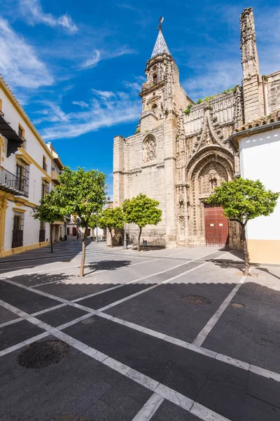 街道与建筑的赫雷斯德拉弗龙特拉，西班牙 — 图库照片