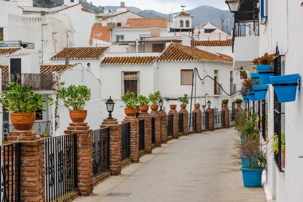 Charmante straat van Mijas dorp in Spanje — Stockfoto