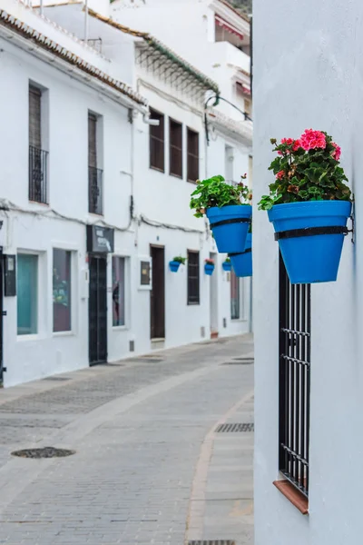 Encantadora calle del pueblo de Mijas en España — Foto de Stock