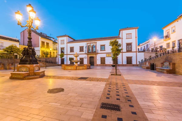 Vackra staden plaza i Palos de la Ffrontera, Huelva, Spanien — Stockfoto