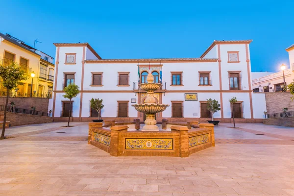 Bela praça da cidade em Palos de la Ffrontera, Huelva, Espanha — Fotografia de Stock