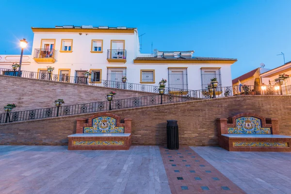 Hermosa plaza de la ciudad en Palos de la Ffrontera, Huelva, España — Foto de Stock