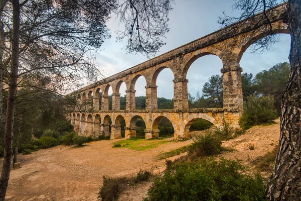 Aqueduto romano diabo ponte em Tarragona, Espanha — Fotografia de Stock