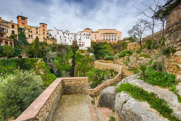 Hanging houses on gorge in Ronda, Spagna — Foto Stock