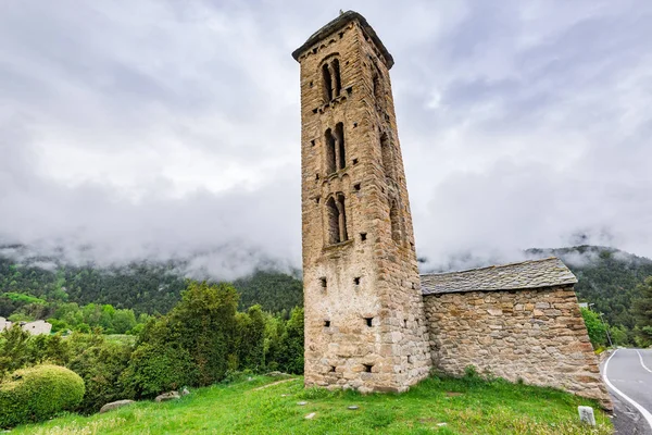 Andorra, Sant Miquel Engolasters 교회 위의 구름 — 스톡 사진