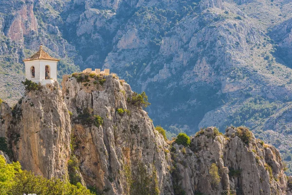 Bell tower van Guadalest kasteel op de top van de rots, Spanje — Stockfoto