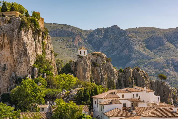 Campanile del castello di Guadalest in cima alla roccia, Spagna — Foto Stock
