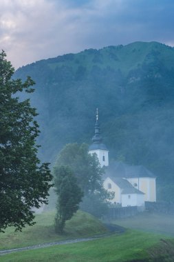 Parish Kilisesi sv. Sorica, Slovenya sisli gün Nikolaja
