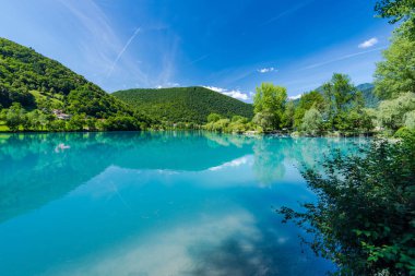 Turkuaz su çoğu na Soci Gölü Slovenya