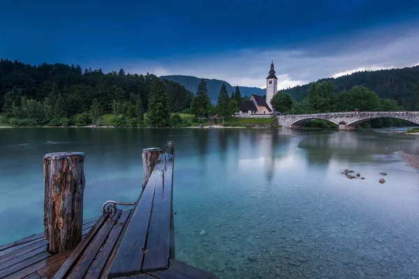 教会の Sv。 洗礼者ヨハネ ボーヒニ湖で、スロベニア — ストック写真