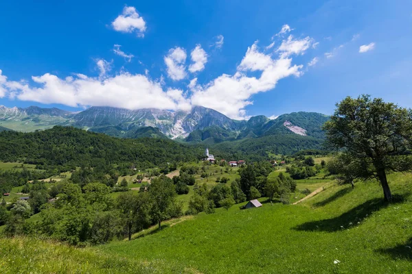 Yaz Slovenya Alpleri'nde Dreznica köyünde — Stok fotoğraf