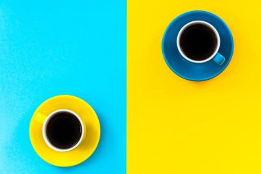 Minimalist desen, Kahve kupaları düz yatıyordu canlı tasarım