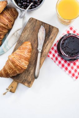 Continental Kahvaltı beton kayrak üzerine