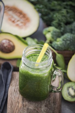 Serinletici Yeşil yüzlü, refah ve sağlıklı beslenme