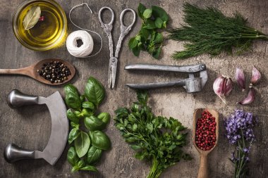 Taze ot ve baharat ot kesici ile
