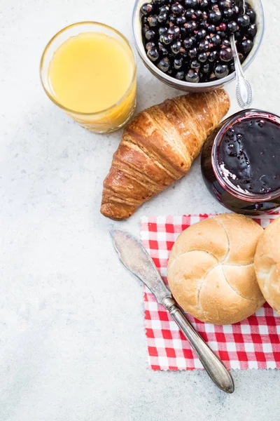 Sağlıklı kahvaltı Ingedients beton kayrak üzerine
