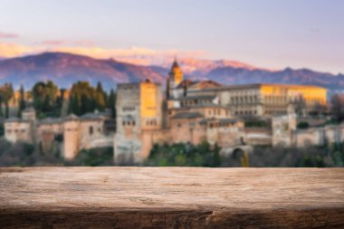 Ahşap tahta ürün göstermek Alhambra İspanya ile