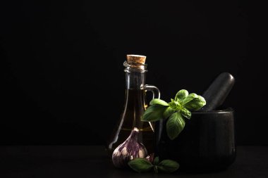 Granit havaneli otlar ve baharatlar ile