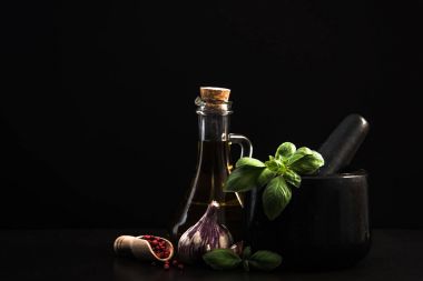 Granit havaneli otlar ve baharatlar ile