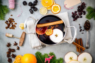 Yılbaşı ve bayram dönemi için yapım mulled şarap