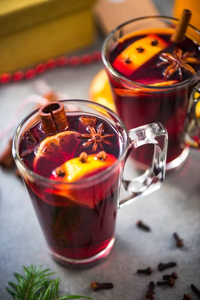 Mulled wine in Christmas and festive decoration — Stock Photo, Image