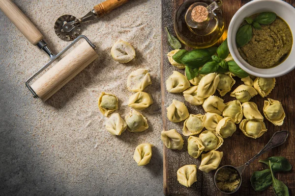 Making tortellini with fresh spinach,overhead,view — Stock Photo, Image