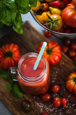 Mason kavanoz domates suyu