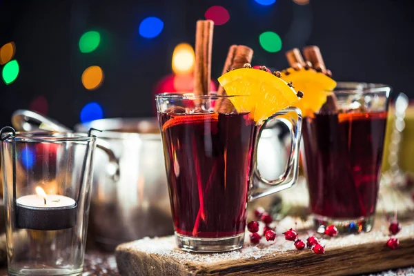 Glasses with hot warming winter mulled wine — Stock Photo, Image