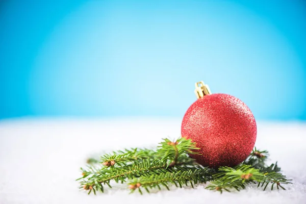 Christmas red balls and green fir on snow — Stock Photo, Image