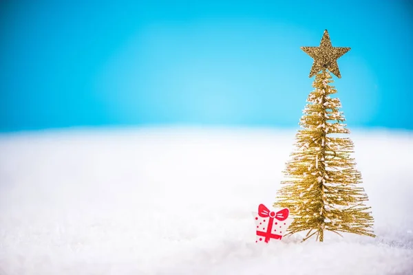 Abstract Christmas tree in snow — Stock Photo, Image