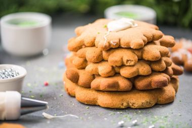 Yaratıcı Noel tatlı dekorasyonu yapma